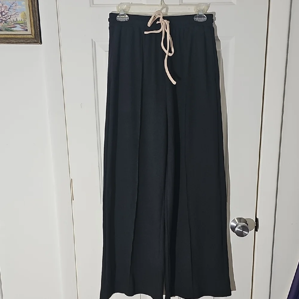 Cider Black Wide Leg Track Pants. By CIDER. With Ribbed‎ Texture. Sz Meduim. Tie